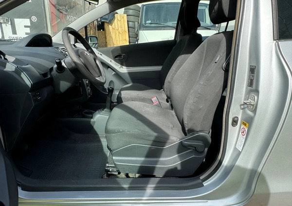 Toyota Yaris cena 9700 przebieg: 305000, rok produkcji 2006 z Połaniec małe 79